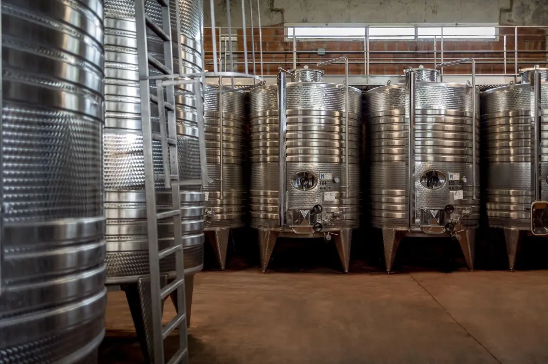 we provide best stainless steel water tank image of stainless steel tank in Kothamangalam